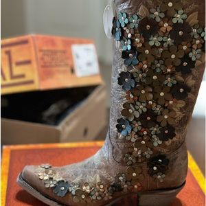Corral boots A3602 raised embroidery flowers. These are pretty amazing.  Size 7
